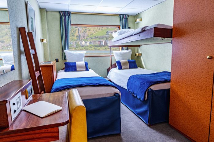 Main Deck 3 Beds CAT. C